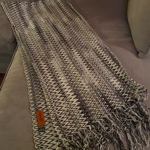 MISSONI MADE IN ITALY BLACK SILVER ZIGZAG KNIT FRINGE SCARF